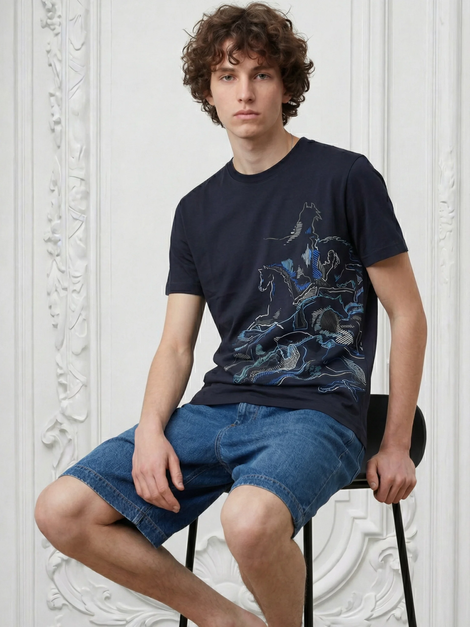 hernes-horse-embroidery-inspire-man-navy-tshirt-7-1.webp