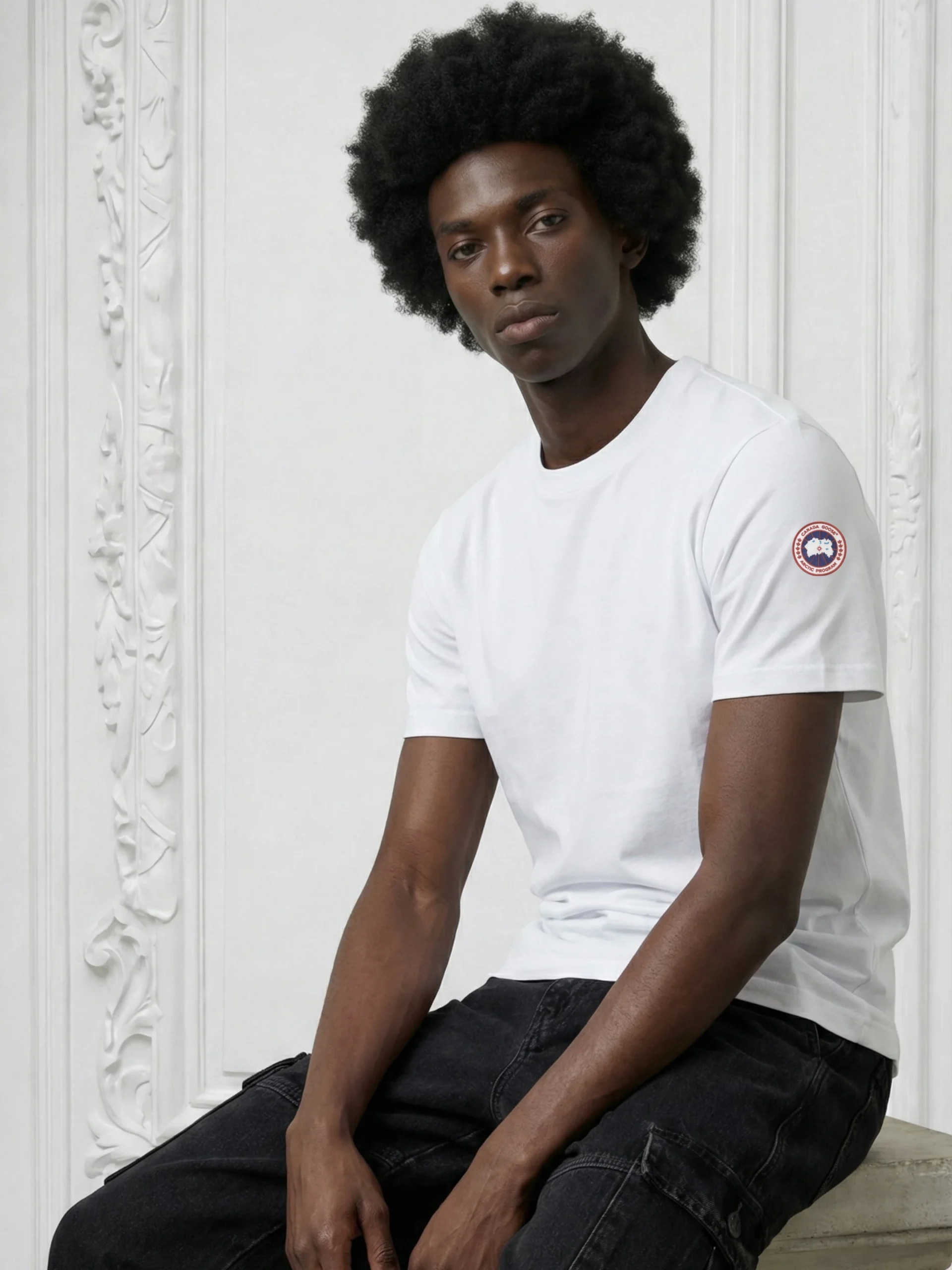 kanada-goose-patch-logo-inspire-man-white-tshirt-3-1.webp